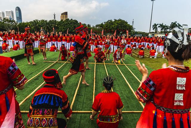 米兰体育入口-传统竹竿跳高比赛，体验民族运动的魅力的简单介绍