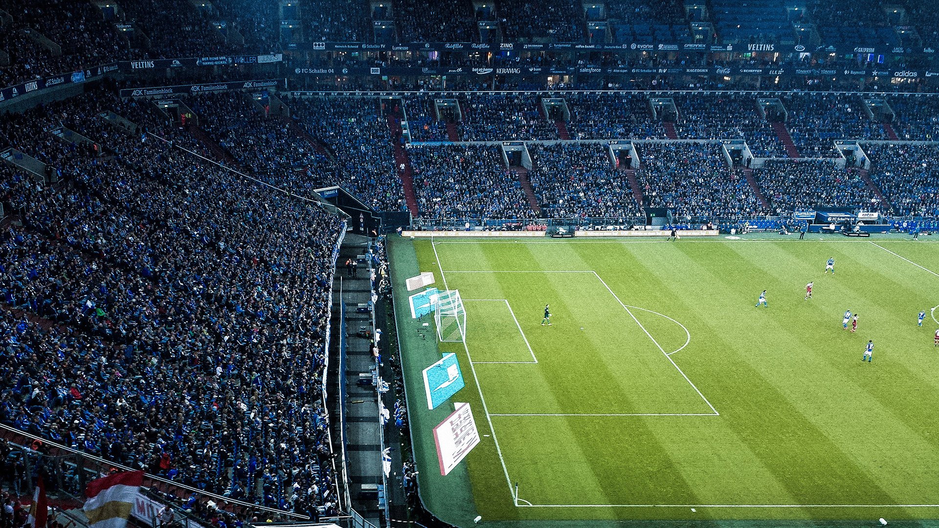 milan.com-“直线狂飙：极速直冲带来的狂热体验”，直板狂飙8测评