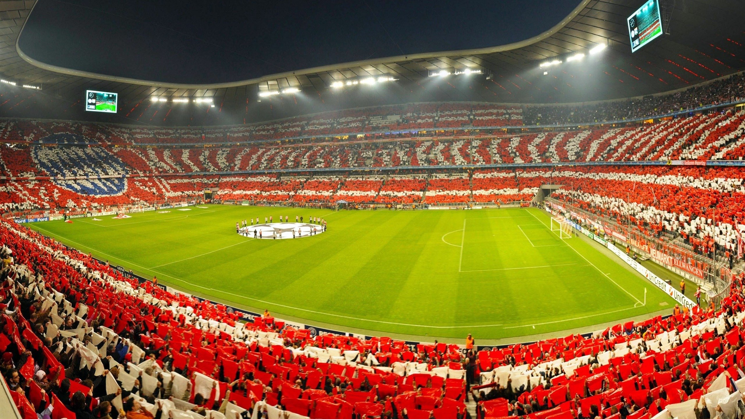 场边摄像机捕捉到战术信号板更换引发战术变化猜测,战术摄像头