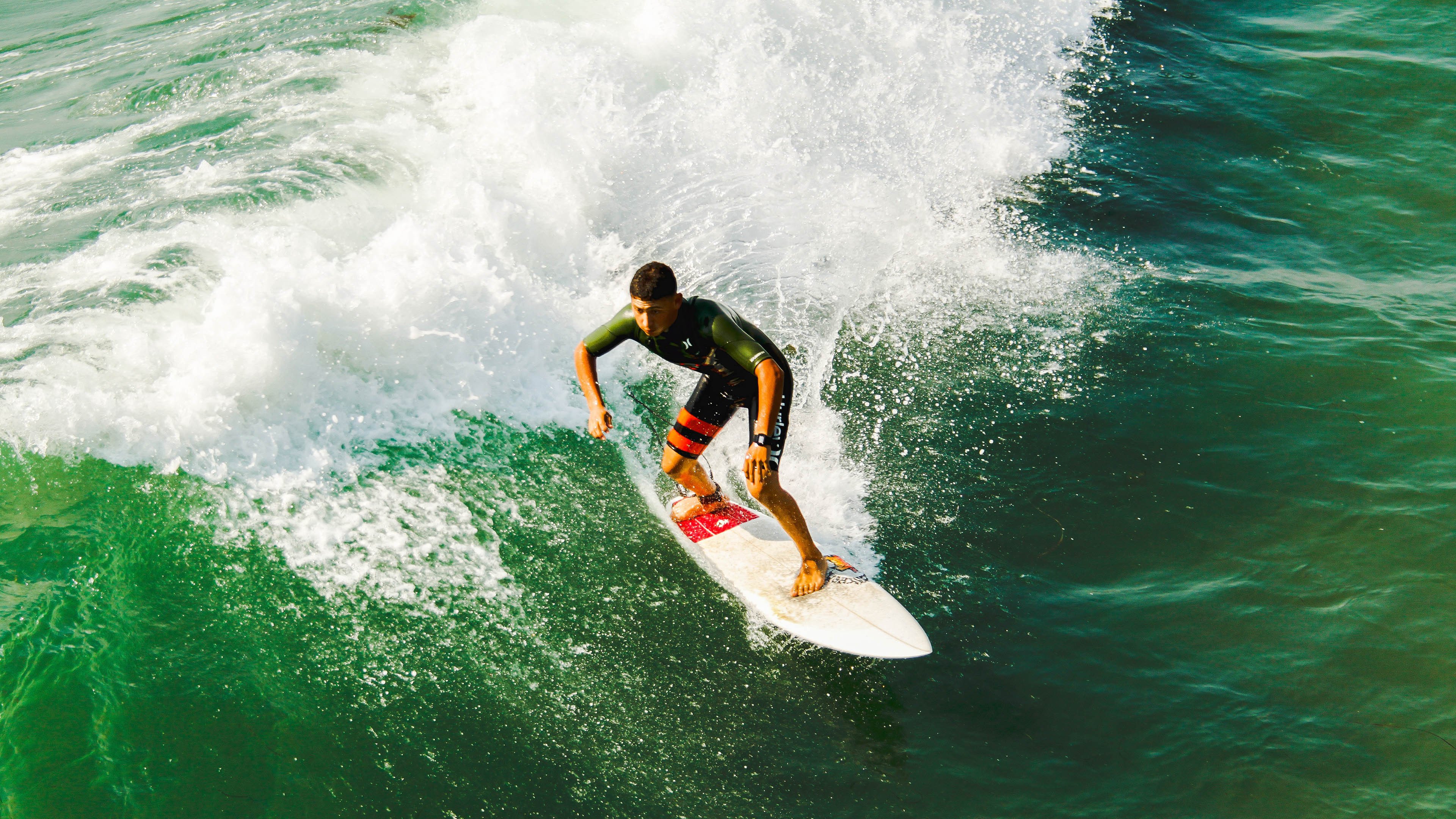 米兰体育APP下载-德甲高速攻防：全场节奏快得令人窒息，德甲ds