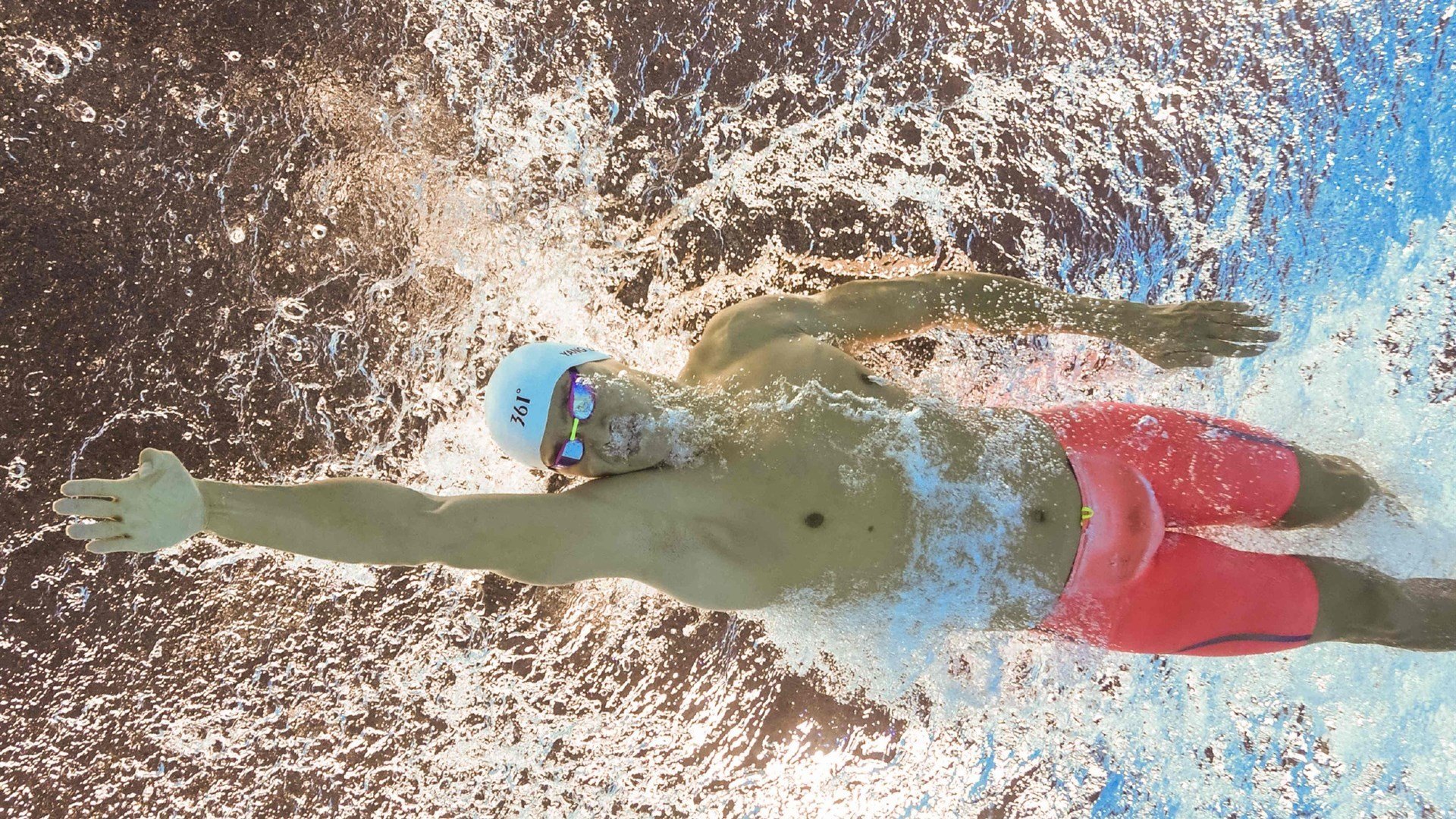 米兰体育网页版-“巅峰直线：燃爆全场的极速冲刺”，巅峰至极啥意思